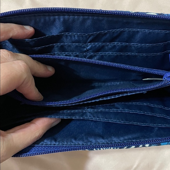 Vera Bradley Like New Blue & White Quilted Floral Women's Zipper Wallet 8” by 4” - Picture 4 of 4